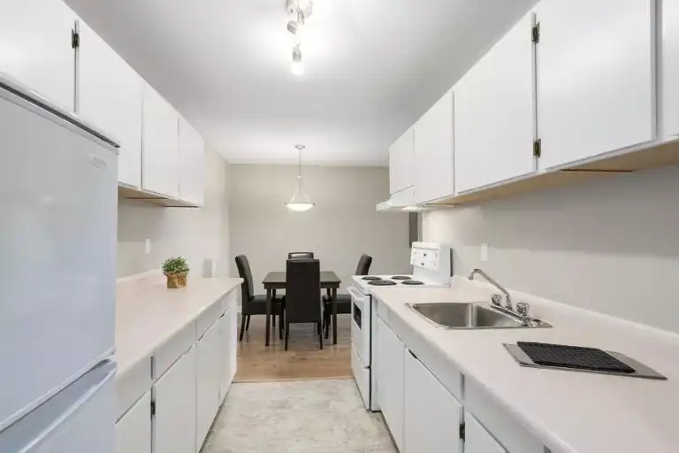 1121 Howie Avenue, Coquitlam, BC, V3J 1T9 - 9