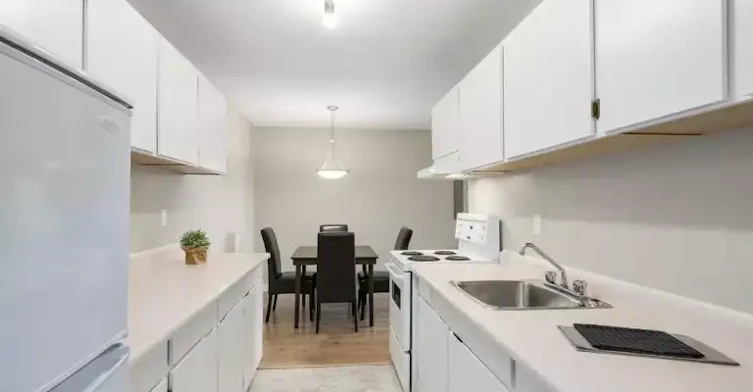 1121 Howie Avenue, Coquitlam, BC, V3J 1T9 - 9