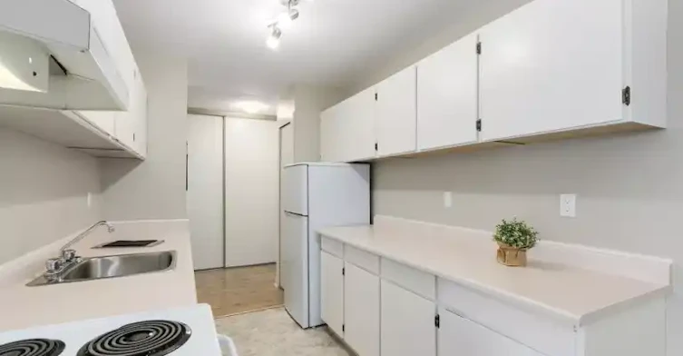 1121 Howie Avenue, Coquitlam, BC, V3J 1T9 - 7