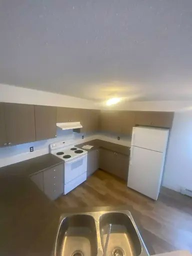 11240 104 Avenue, Grande Prairie, AB, T8V 0P3 2