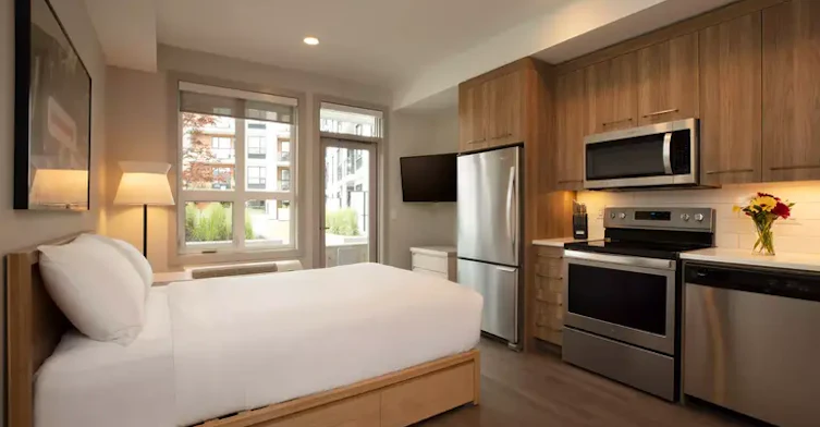 3477 Lakeshore Road, Kelowna, BC, V1W 0A7 - 2