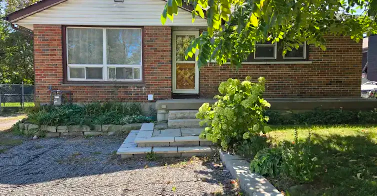 749 King Street West, Oshawa, ON, L1J 2L2 - 9