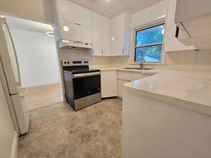 749 King Street West, Oshawa, ON, L1J 2L2 - 4