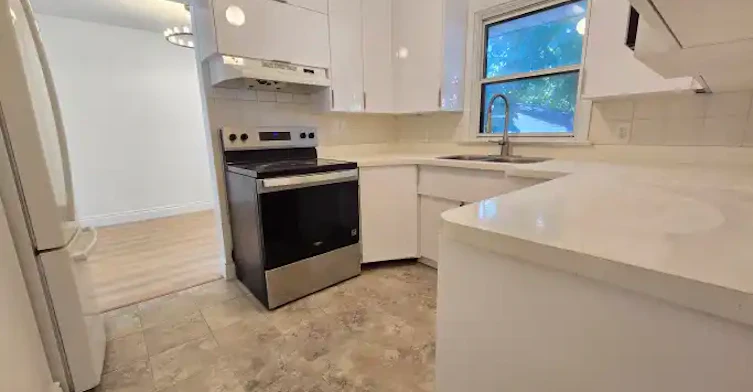 749 King Street West, Oshawa, ON, L1J 2L2 - 4