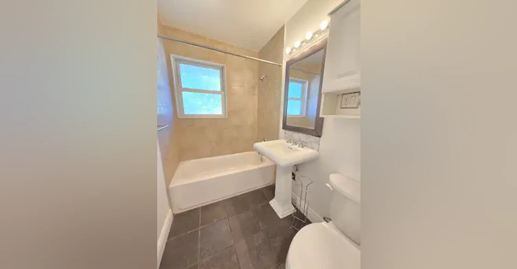 749 King Street West, Oshawa, ON, L1J 2L2 - 6