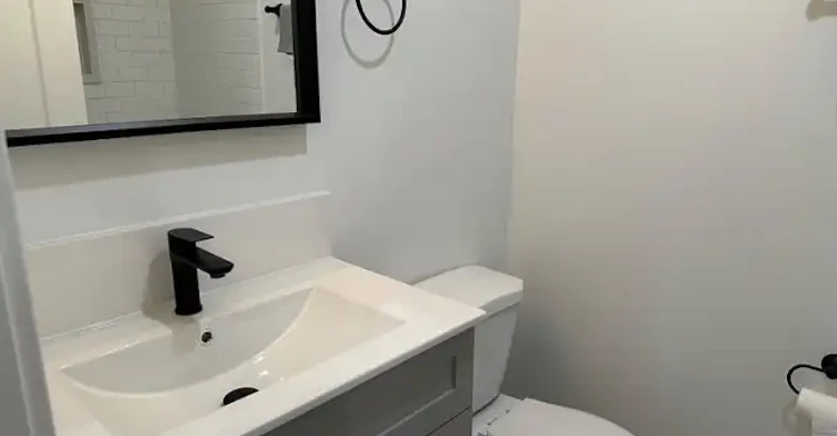 1029 Gerrard Street East, Toronto, ON, M4M 1Z6 - 7