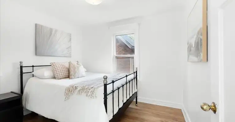 44 Beach View Crescent, Toronto, ON, M4E 2L5 - 4