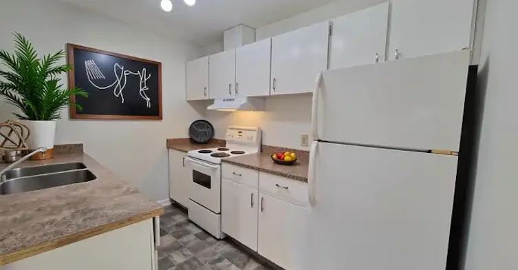 5820 58a Street, Red Deer, AB, T4N 2M7 - 2