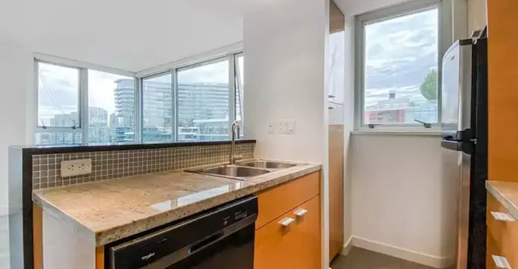 33 Smithe Street, Vancouver, BC, V6B 0B5 - 9