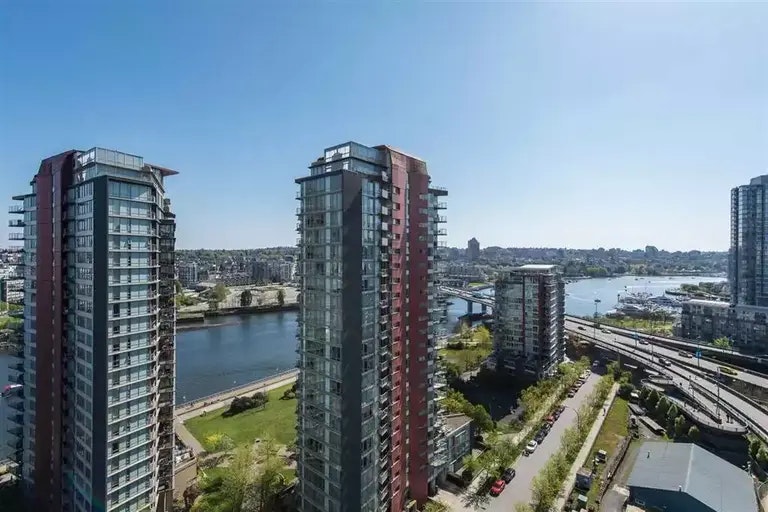 33 Smithe Street, Vancouver, BC, V6B 0B5