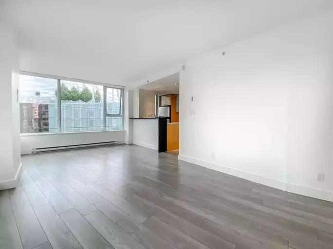 33 Smithe Street, Vancouver, BC, V6B 0B5 - 3