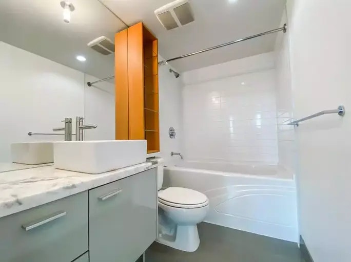 33 Smithe Street, Vancouver, BC, V6B 0B5 - 11