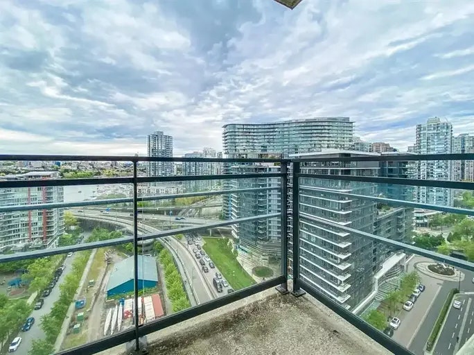 33 Smithe Street, Vancouver, BC, V6B 0B5 - 13