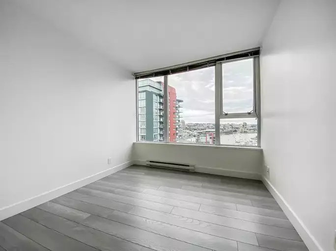 33 Smithe Street, Vancouver, BC, V6B 0B5 - 8