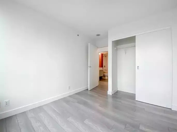 33 Smithe Street, Vancouver, BC, V6B 0B5 - 10