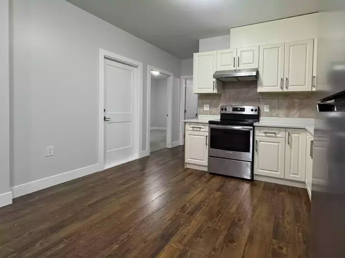 9708 182 Surrey, BC. Canada Street, Surrey, BC, V4N 4J9 - 3