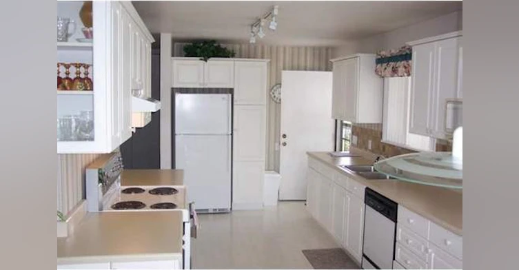 1090 Ewson Street, Surrey, BC, V4B 4V4 - 2