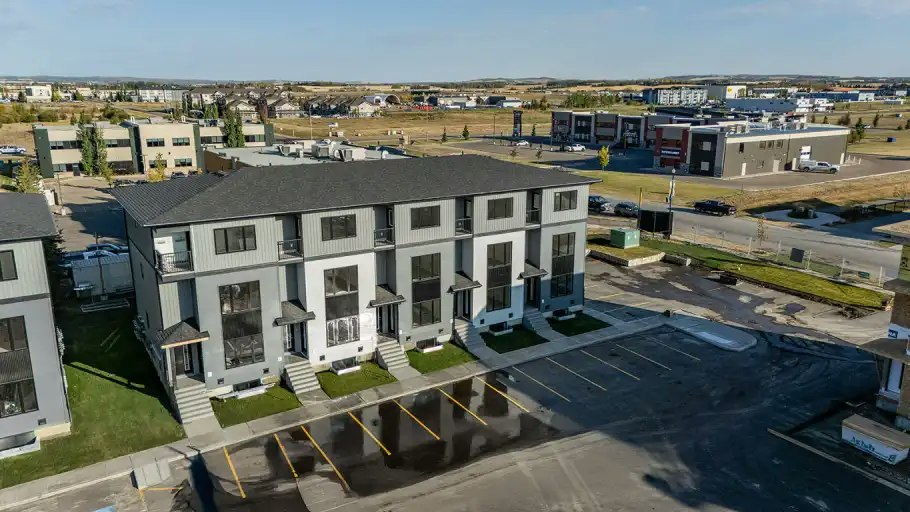 10 Lake Street, Red Deer County, AB