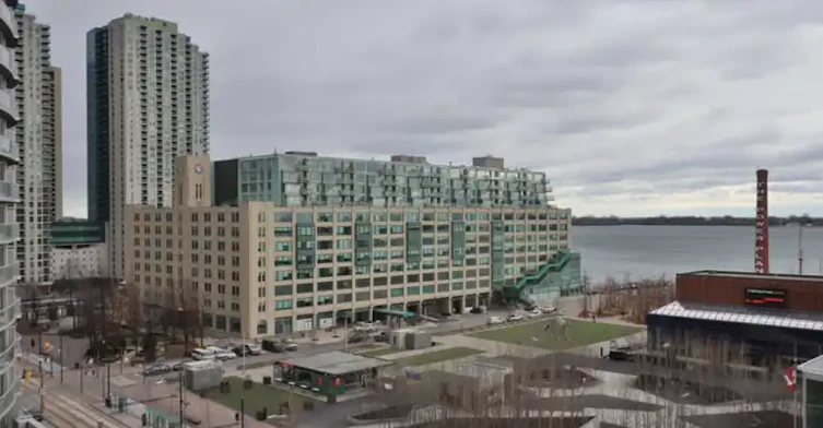 228 Queens Quay West, Toronto, ON, M5J 2X1