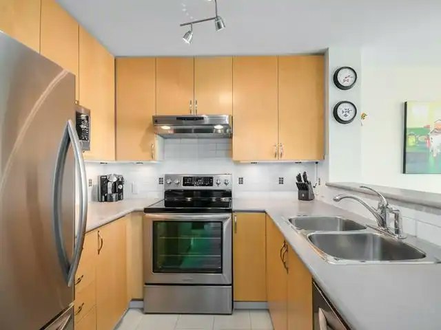 124 West 3rd Street, North Vancouver, BC, V7M 1E8 - 2