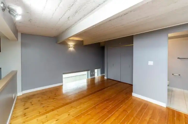 10009 102 Avenue Northwest, Edmonton, AB - 5