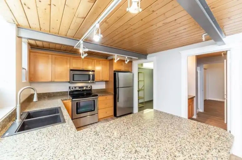 10009 102 Avenue Northwest, Edmonton, AB - 3