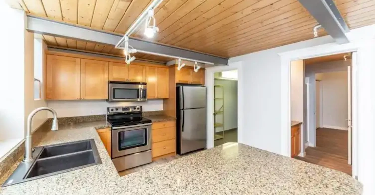 10009 102 Avenue Northwest, Edmonton, AB - 3