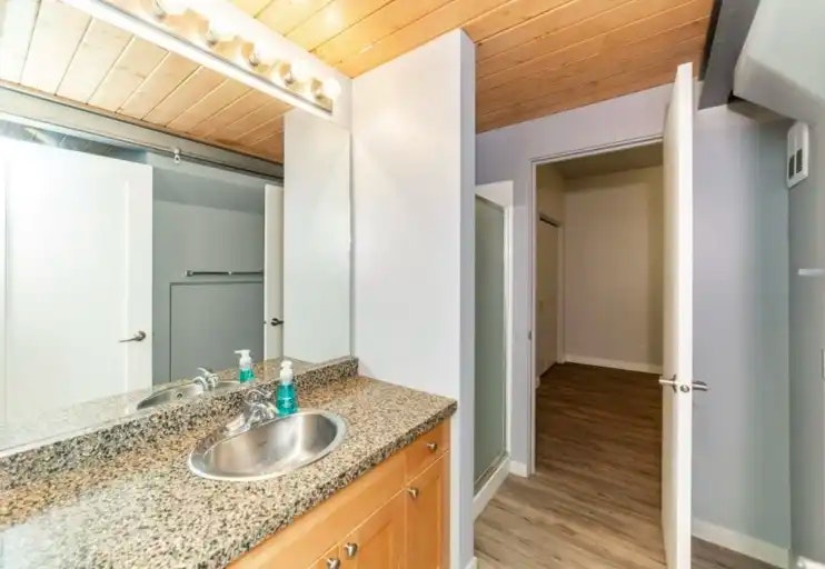 10009 102 Avenue Northwest, Edmonton, AB - 8