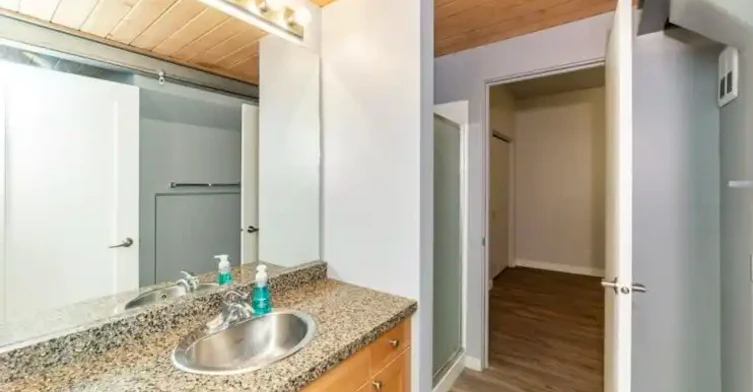 10009 102 Avenue Northwest, Edmonton, AB - 8