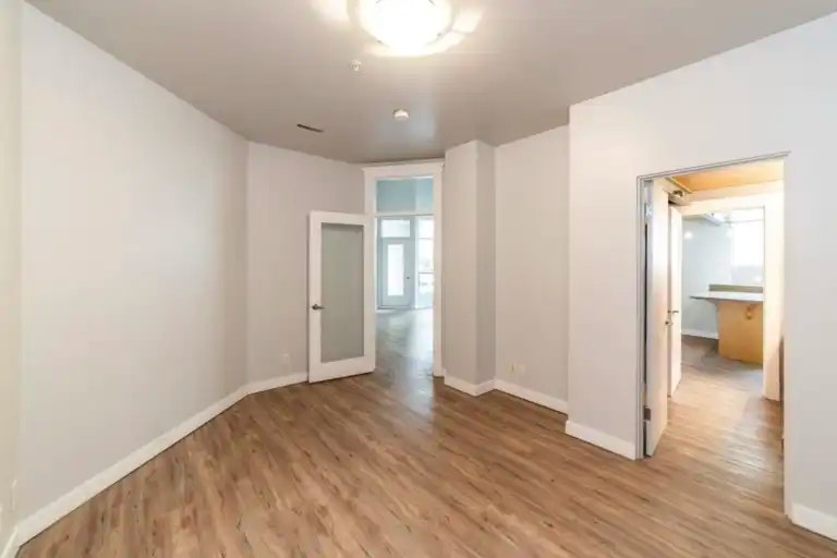 10009 102 Avenue Northwest, Edmonton, AB - 7