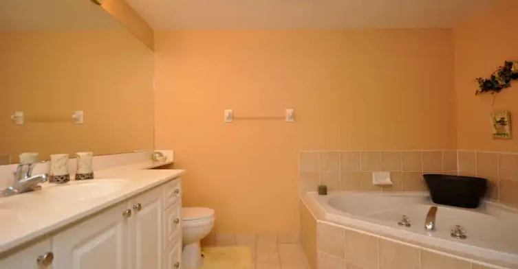 25 Kingsbridge Garden Circle, Mississauga, ON, L5R 4B1 - 4