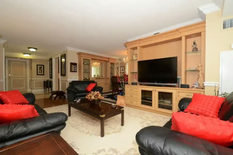 25 Kingsbridge Garden Circle, Mississauga, ON, L5R 4B1 - 6