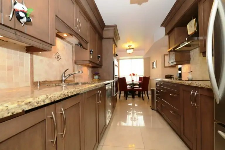 25 Kingsbridge Garden Circle, Mississauga, ON, L5R 4B1 - 10