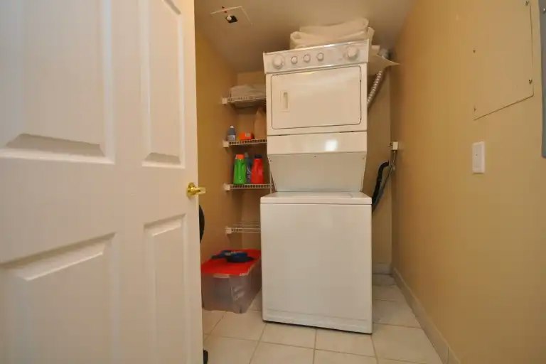 25 Kingsbridge Garden Circle, Mississauga, ON, L5R 4B1 - 5