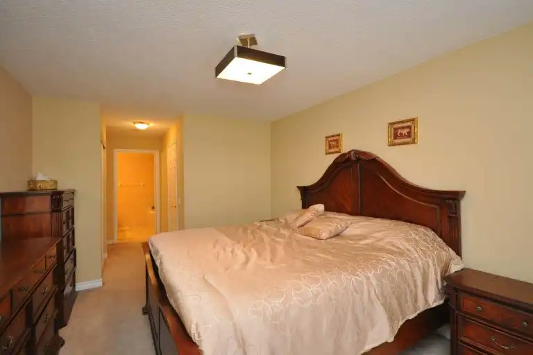 25 Kingsbridge Garden Circle, Mississauga, ON, L5R 4B1 - 3
