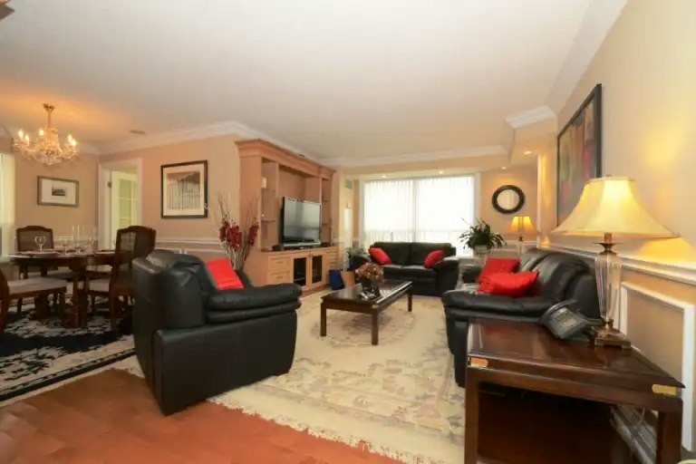 25 Kingsbridge Garden Circle, Mississauga, ON, L5R 4B1 - 7
