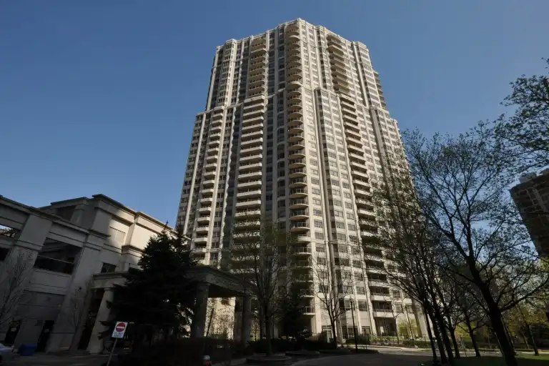 25 Kingsbridge Garden Circle, Mississauga, ON, L5R 4B1
