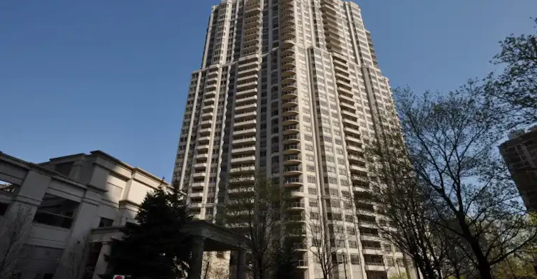 25 Kingsbridge Garden Circle, Mississauga, ON, L5R 4B1