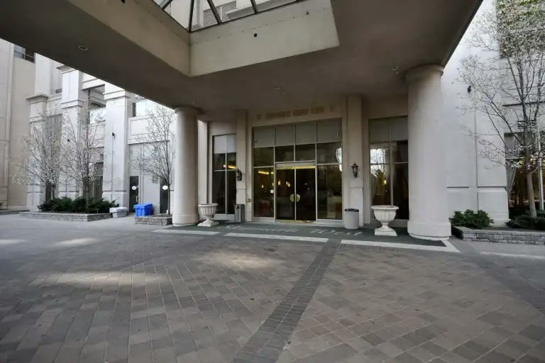25 Kingsbridge Garden Circle, Mississauga, ON, L5R 4B1 - 2