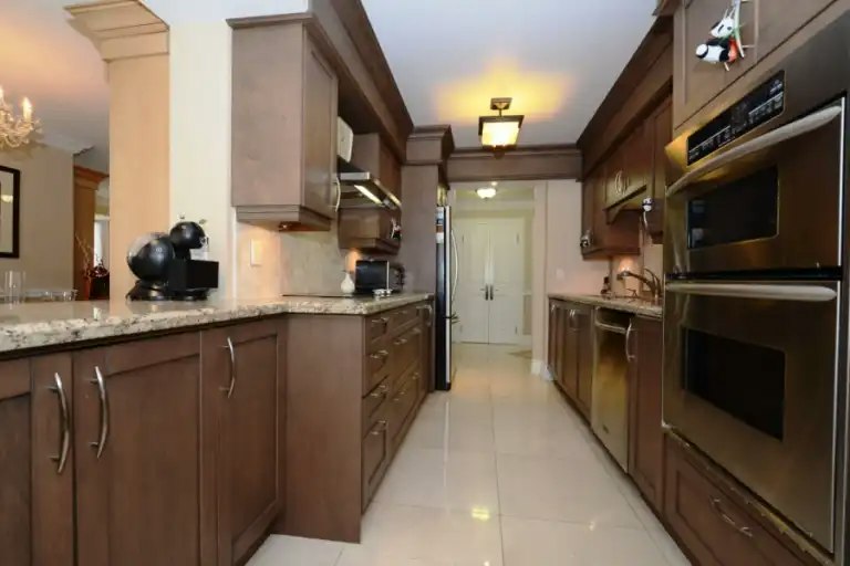 25 Kingsbridge Garden Circle, Mississauga, ON, L5R 4B1 - 9