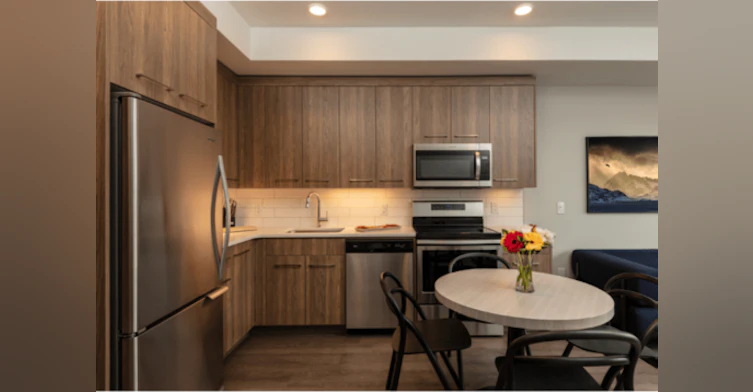 3477 Lakeshore Road, Kelowna, BC, V1W 0A7 - 2