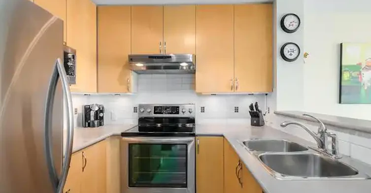 124 West 3rd Street, North Vancouver, BC, V7M 1E8 - 2