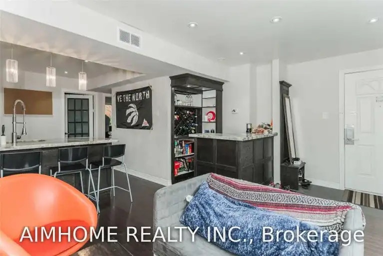 212 Milan Street, Toronto, ON, M5A 3Z6 - 8