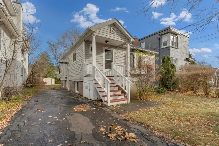 263 College Street, Kingston, ON, K7L 4M1