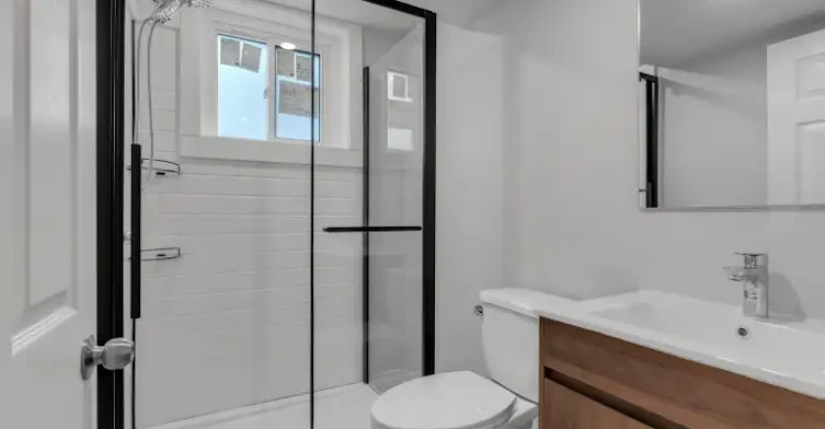 263 College Street, Kingston, ON, K7L 4M1 - 4