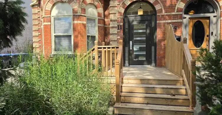 11 Beaconsfield Avenue, Toronto, ON, M6J 3J1 - 2