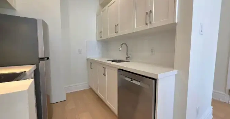 11 Beaconsfield Avenue, Toronto, ON, M6J 3J1 - 12