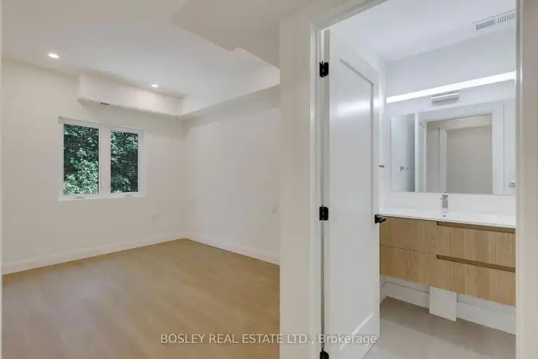 225 Gainsborough Road, Toronto, ON, M4L 3C7 - 20