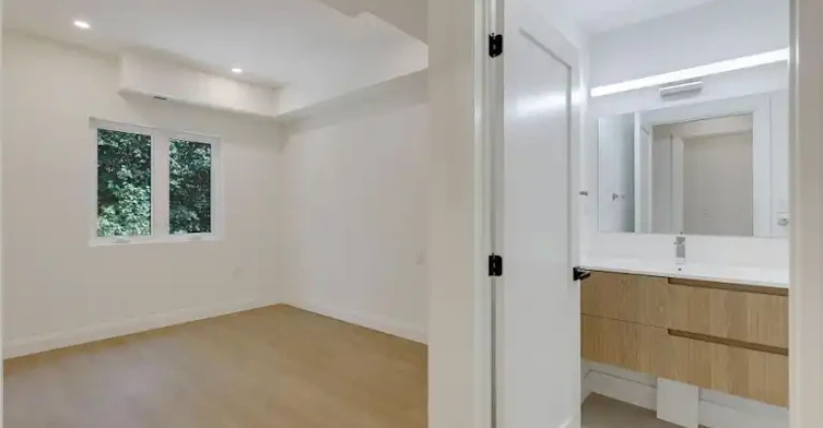 225 Gainsborough Road, Toronto, ON, M4L 3C7 - 20