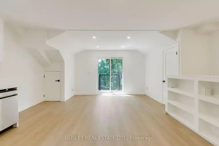 225 Gainsborough Road, Toronto, ON, M4L 3C7 - 7